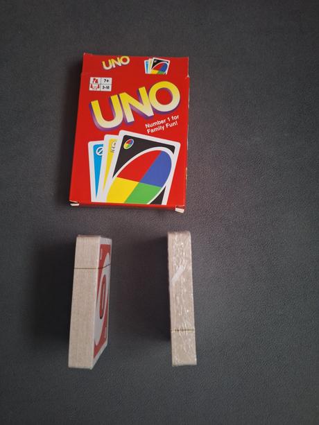 Karty uno,