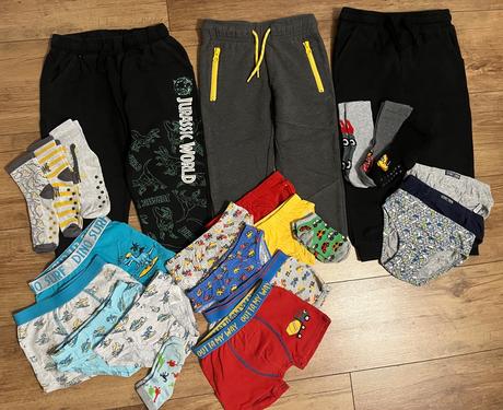 Detsky set oblečenia teplaky+ spodné prádlo,