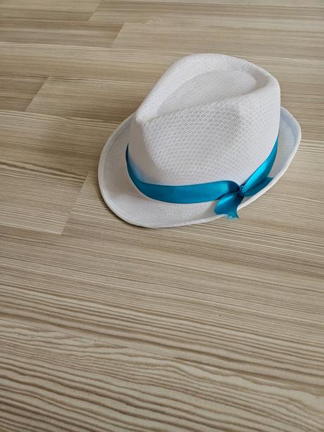 Klobúk a šiltovka, s