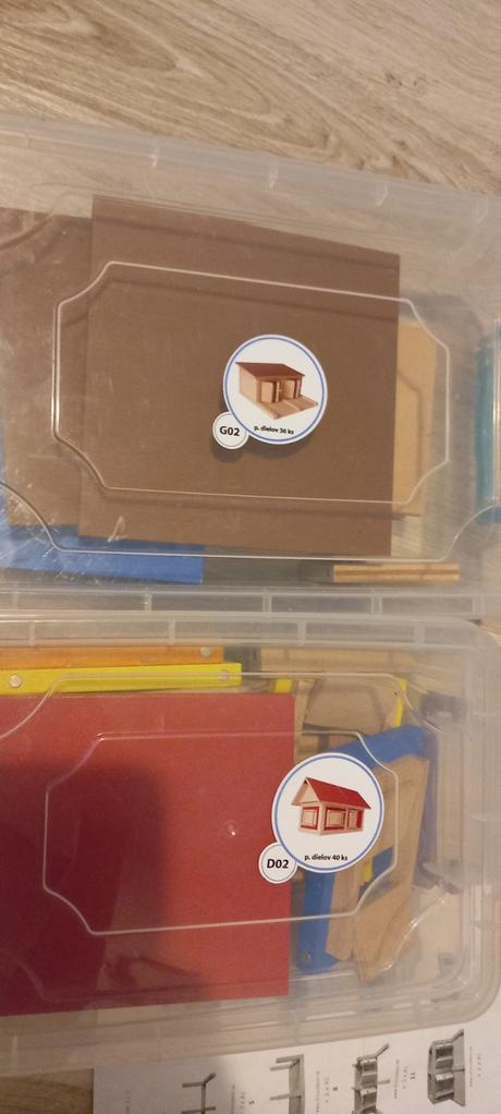 Dreveny domcek + garaz, 