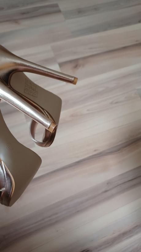 Vysoké zlaté sandálky, 36