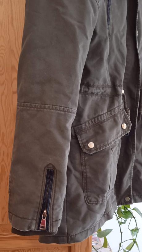 Predám teplú zimnú bundu s kožušinkou, top stav, bershka,s