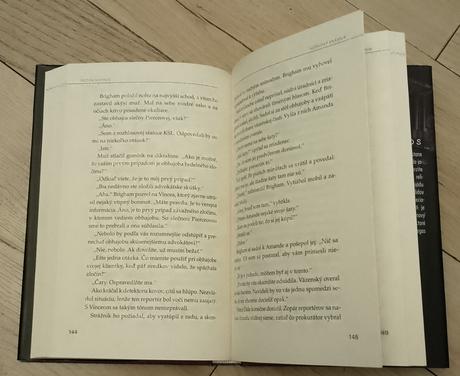 Kniha neónový právnik,