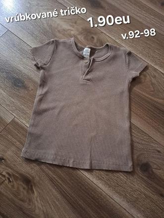 Vrúbkované tričko, 92