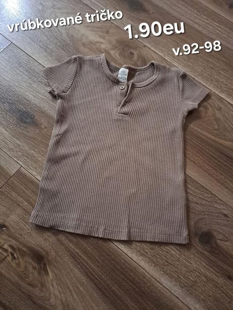 Vrúbkované tričko, 92