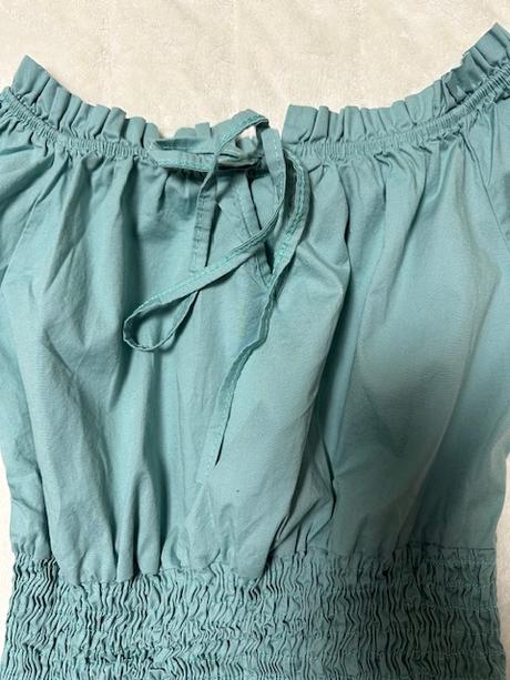 Krátka blúzka s odhalenými plecami, m / s