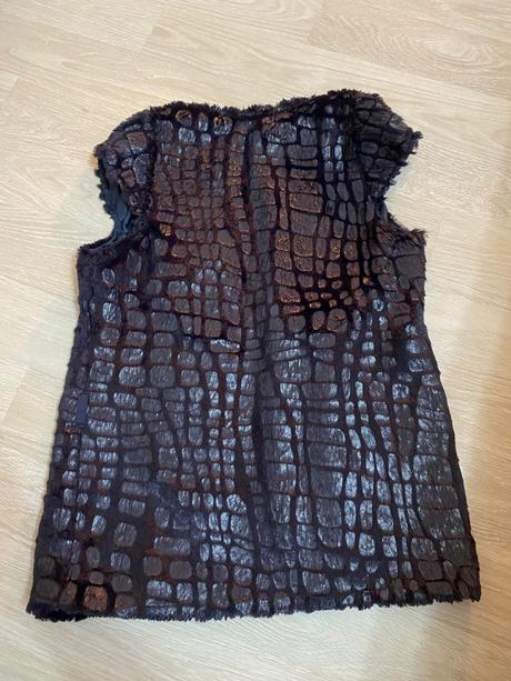 Dievčenská vesta, 152