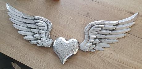 Kovové krídla so srdcom,