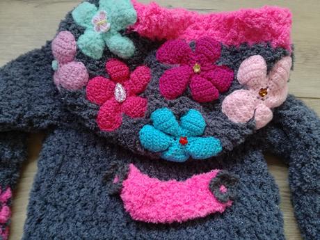 Trblietavý ,huňatý  svetrik, 104