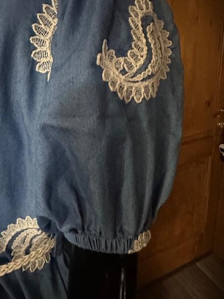 Letné šaty so vzorom a opaskom, l / m