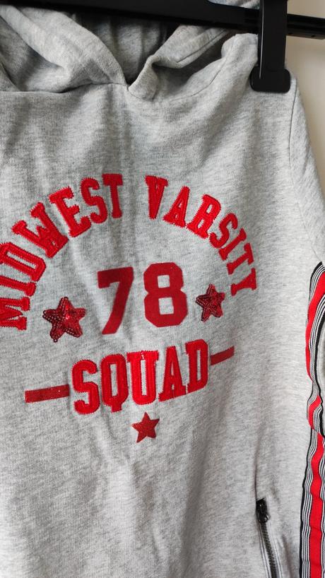 Krasna predlzena mikina, top stav, f&f,146