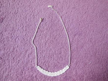 Prepletany nahrdelnik, 