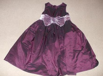 Sláv. šaty next, na 4 roky, super stav, next,104