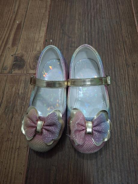 Dievčenske balerínky, 24