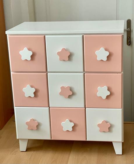 Dievčenská izba - posteľ, komoda, nočný stolík,...,