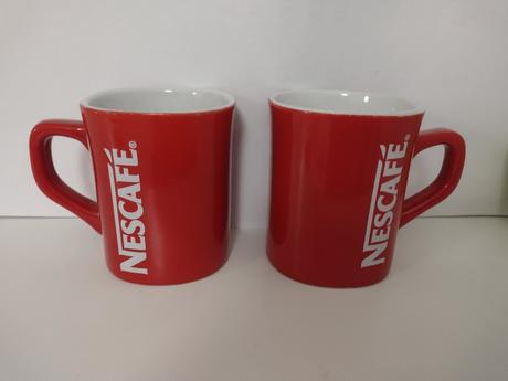 Hranatý hrnček nescafe, 