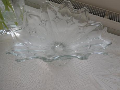 Lisovaná krásna misa v top top stave,, 