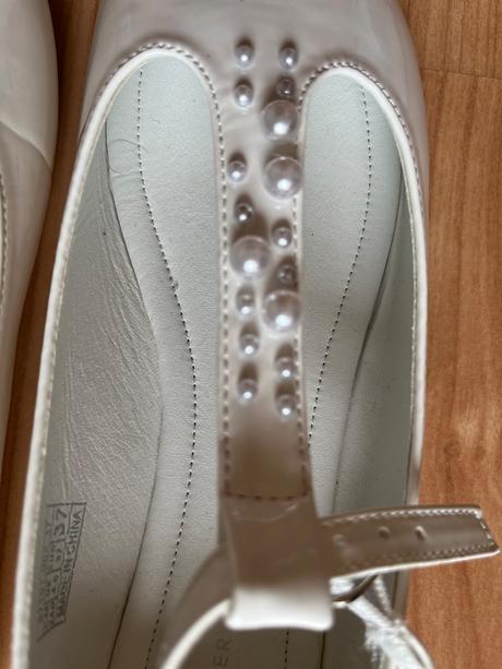 Sandalky, reserved,37