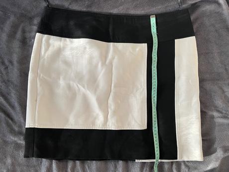 Cierno-biela sukna 44, 44