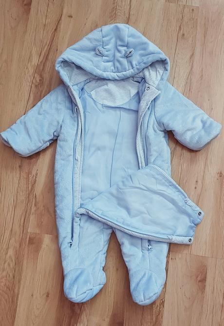 Baby blue overal, 62