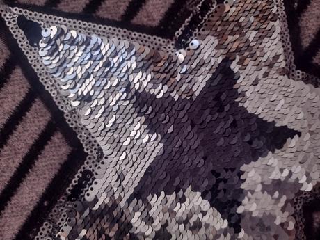 Šaty s kapucňou, 134