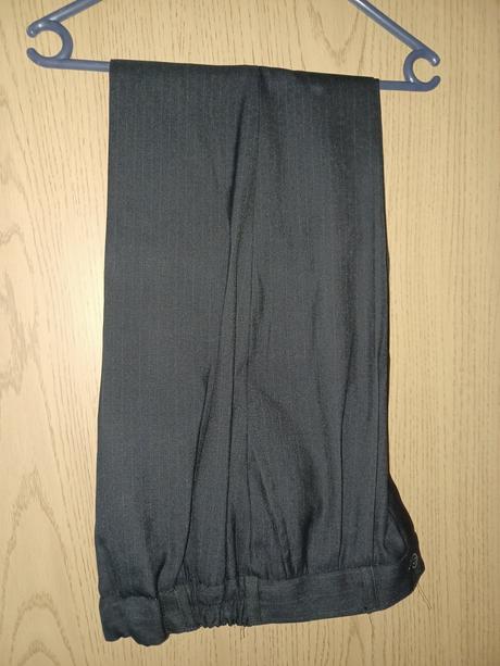 Chlapčenský oblek, 146