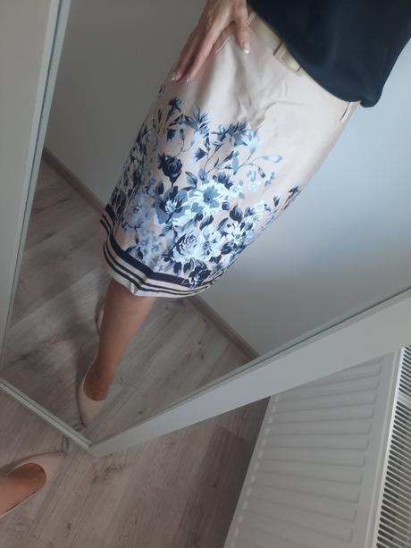 Kvalitná sukňa, 42