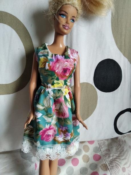 Šaty babiku barbie,