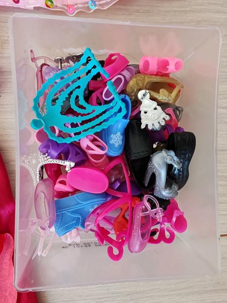 Predám bábiky s oblečením, 