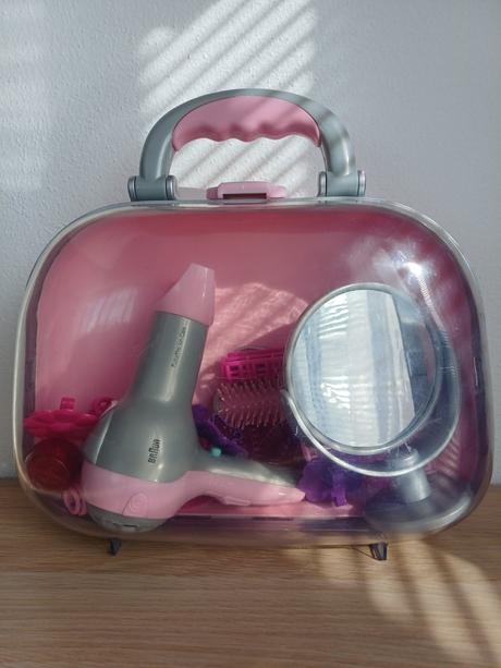 Kadernícky kufrík - fén, hrebene, sponky,