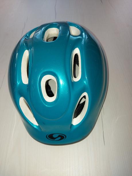 Cyklistická prilba, s