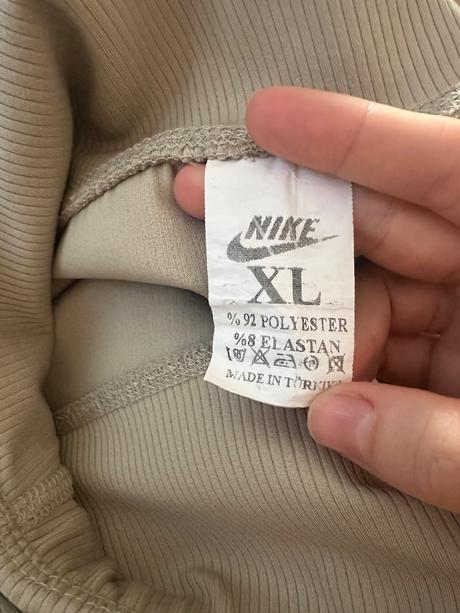 Béžové športové šortky, nike,m