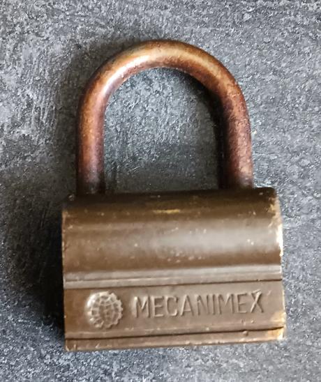 Stará mosadzná zámka mecanimex,