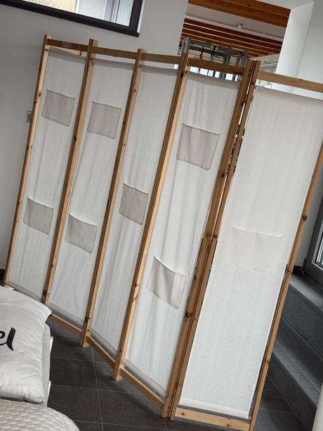 Paravan - stena na oddelenie miestnosti,