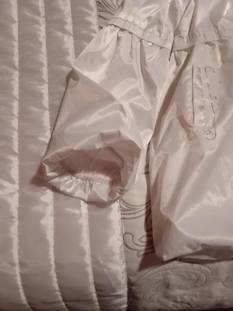 Biely pláštik, 128