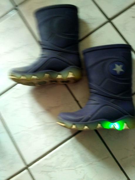 Gumáky blikajúce, 26