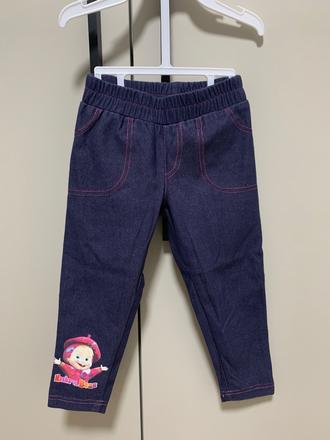 Tmavomodré legíny máša a medveď, 92