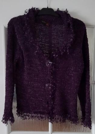 Zaujímavý svetrík, l