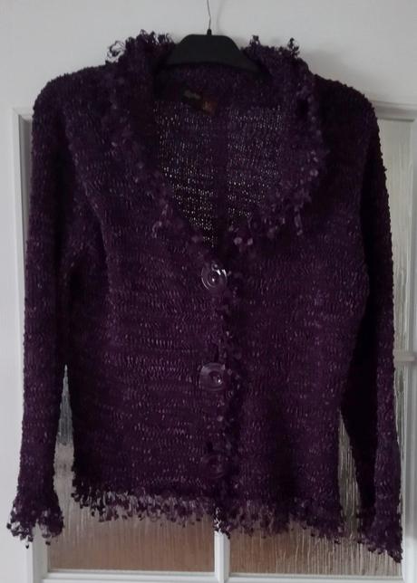 Zaujímavý svetrík, l