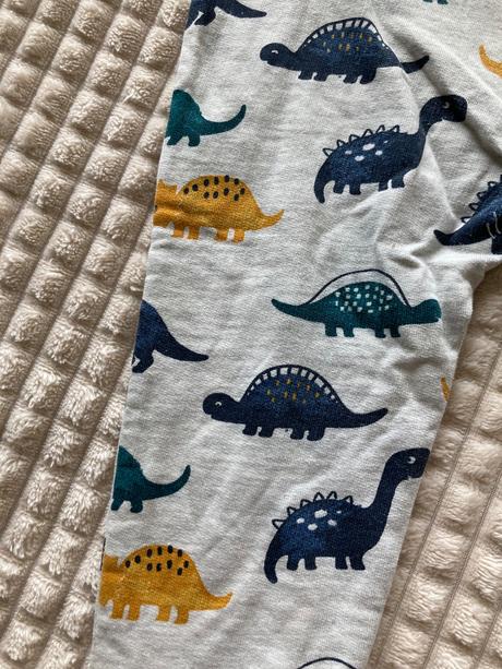 Dino tepláky, c&a,92