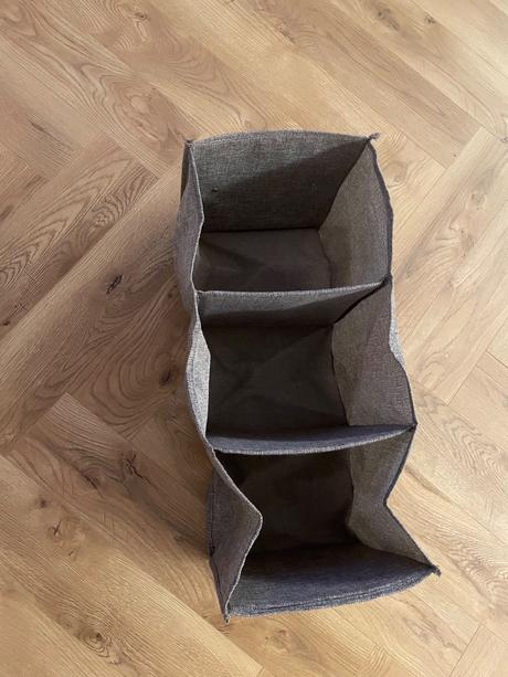 Prenosná závesná polička do skrine, 