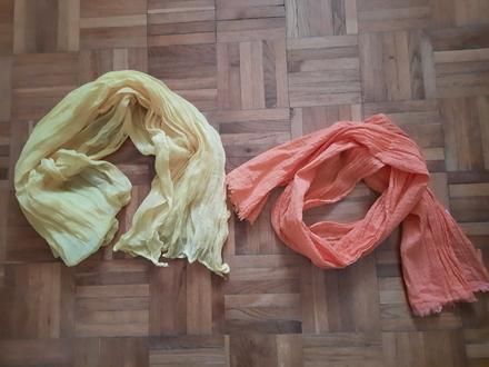 2x tenký šál,
