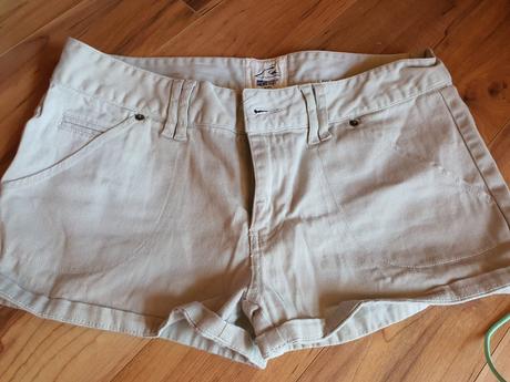 Šortky, 38