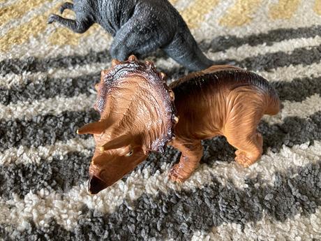 Dinosaury väčší 22cm, 