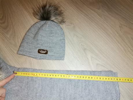 Súprava lattante(svetrik+ čiapka s brmbolcom), 104