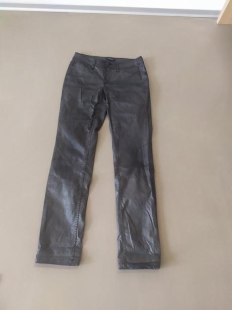 C134 nohvice pekne, xs