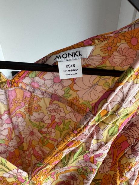 Monki prehoz na plavky alebo šaty, m