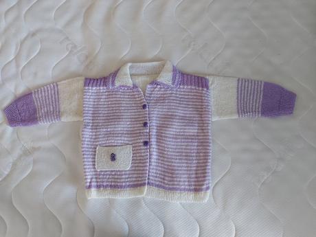 Štrikovaný svetrík bielo-fialový č.80-86, 86