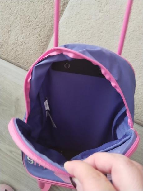 Ruksak na kolieskach minie,