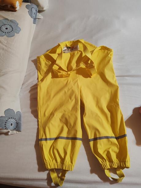 Nohavice do dažďa, 86